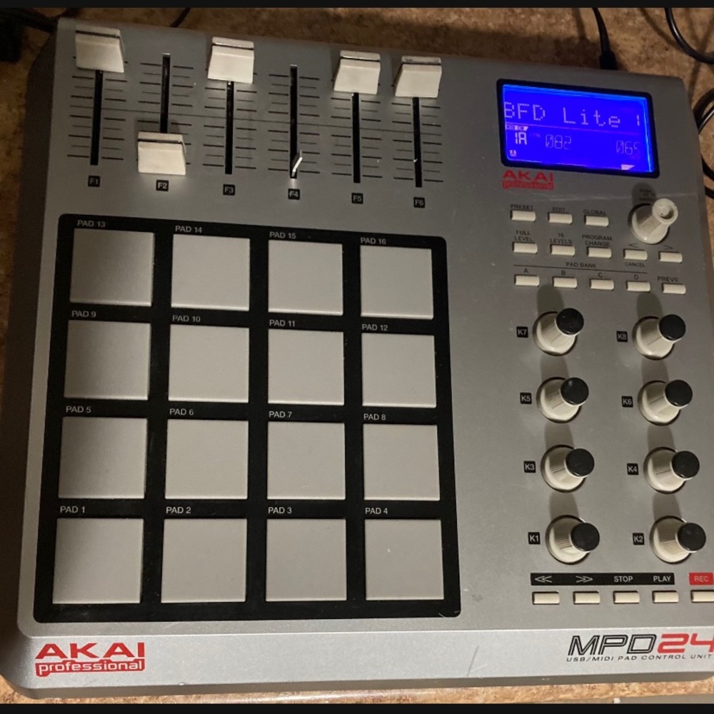 Akai Professional MPD 24 usb/midi pad control unit